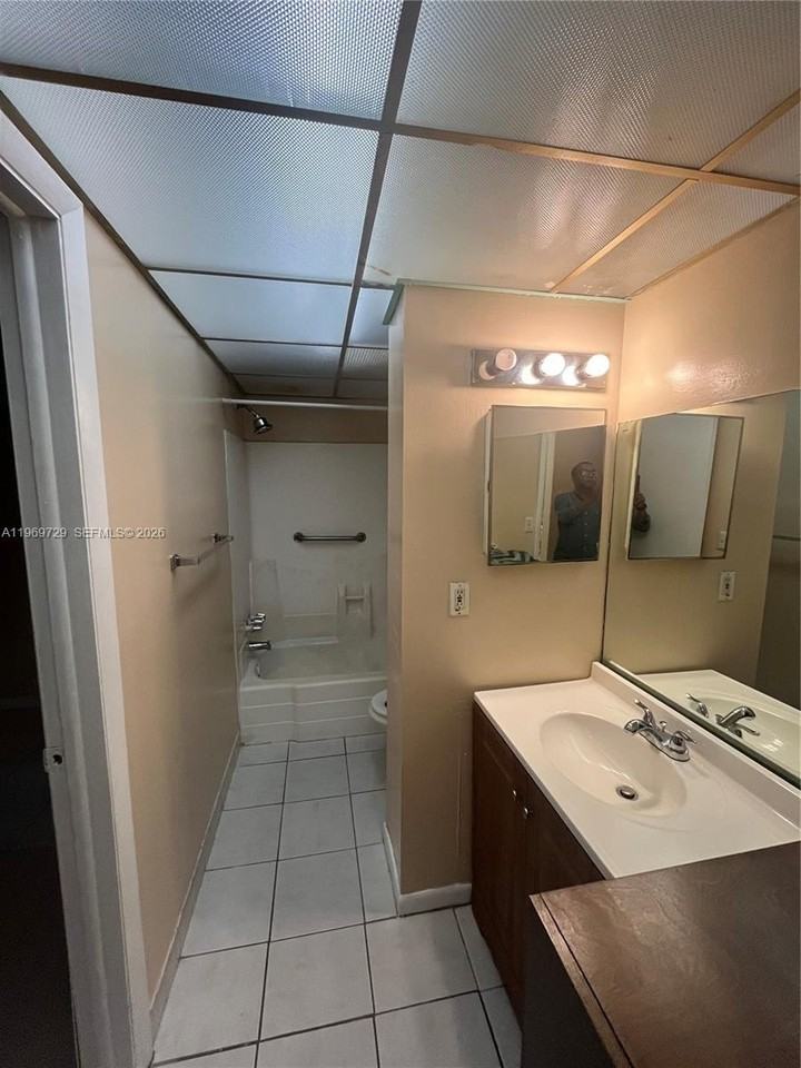 2800 Nw 56th Ave #E104 - Photo 3 of 10