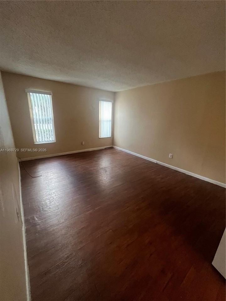 2800 Nw 56th Ave #E104 - Photo 7 of 10