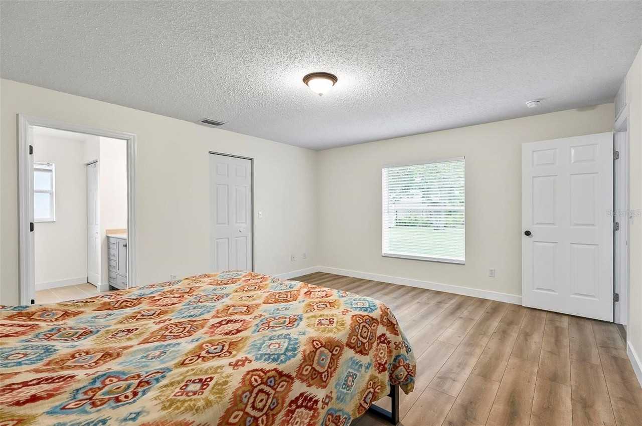 64 Radcliffe Dr - Photo 4 of 41