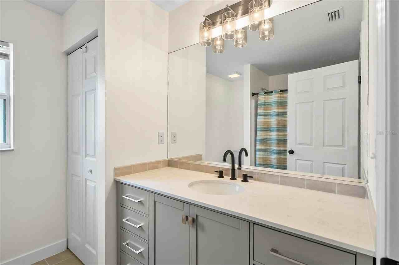 64 Radcliffe Dr - Photo 5 of 41