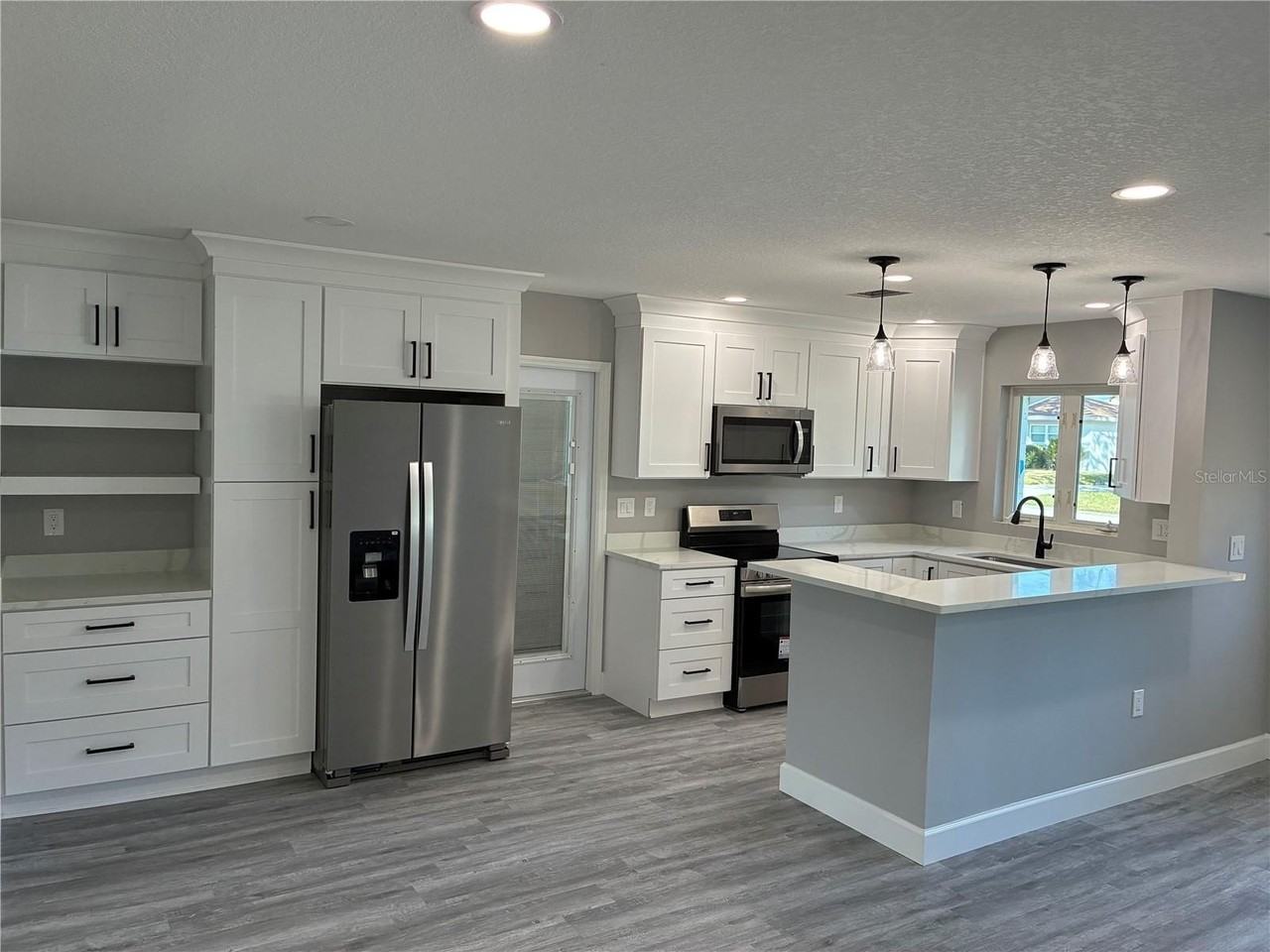 9024 2nd St N - Photo 6 of 23