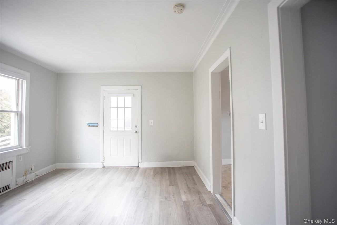 359 E Chester St - Photo 5 of 18