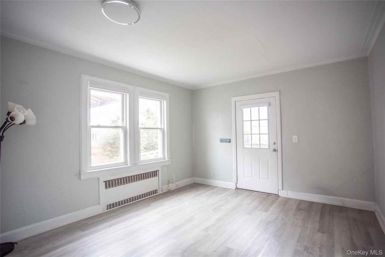 359 E Chester St - Photo 6 of 18