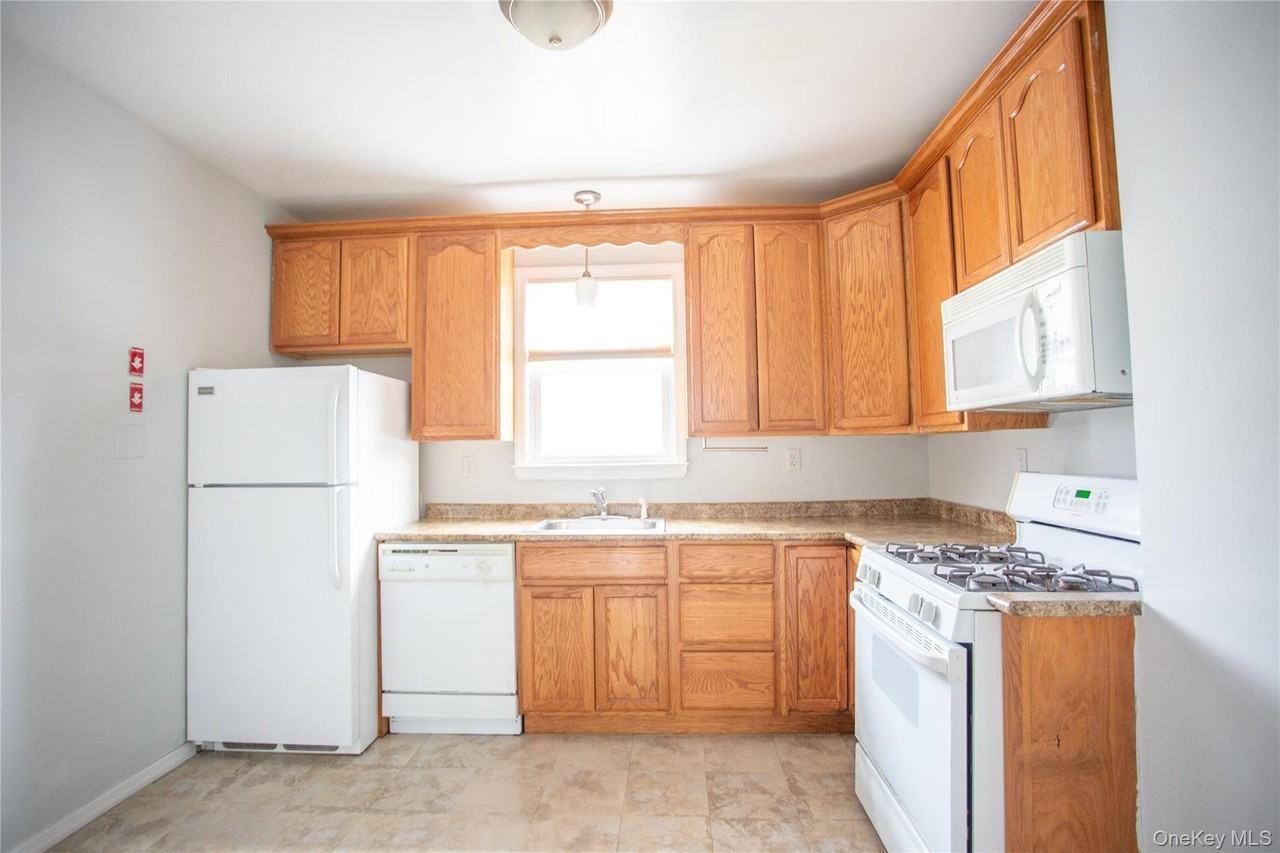 359 E Chester St - Photo 7 of 18