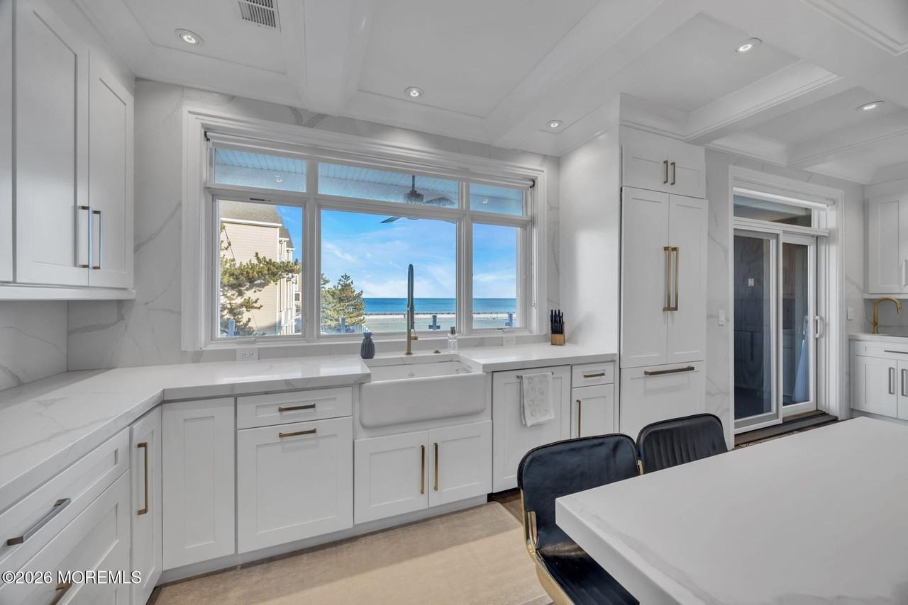 42 Marine Ter - Photo 5 of 36