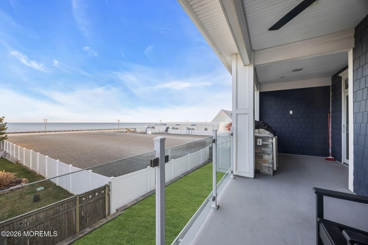 42 Marine Ter - Photo 6 of 36