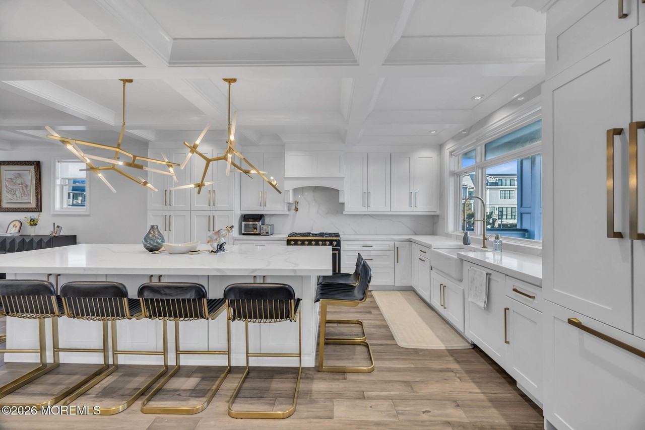 42 Marine Ter - Photo 7 of 36