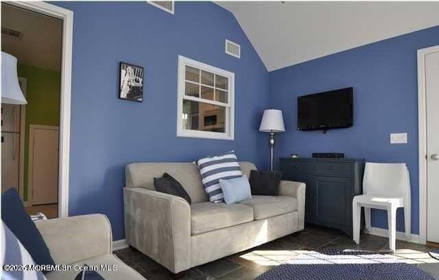 429 Euclid Ave - Photo 6 of 12