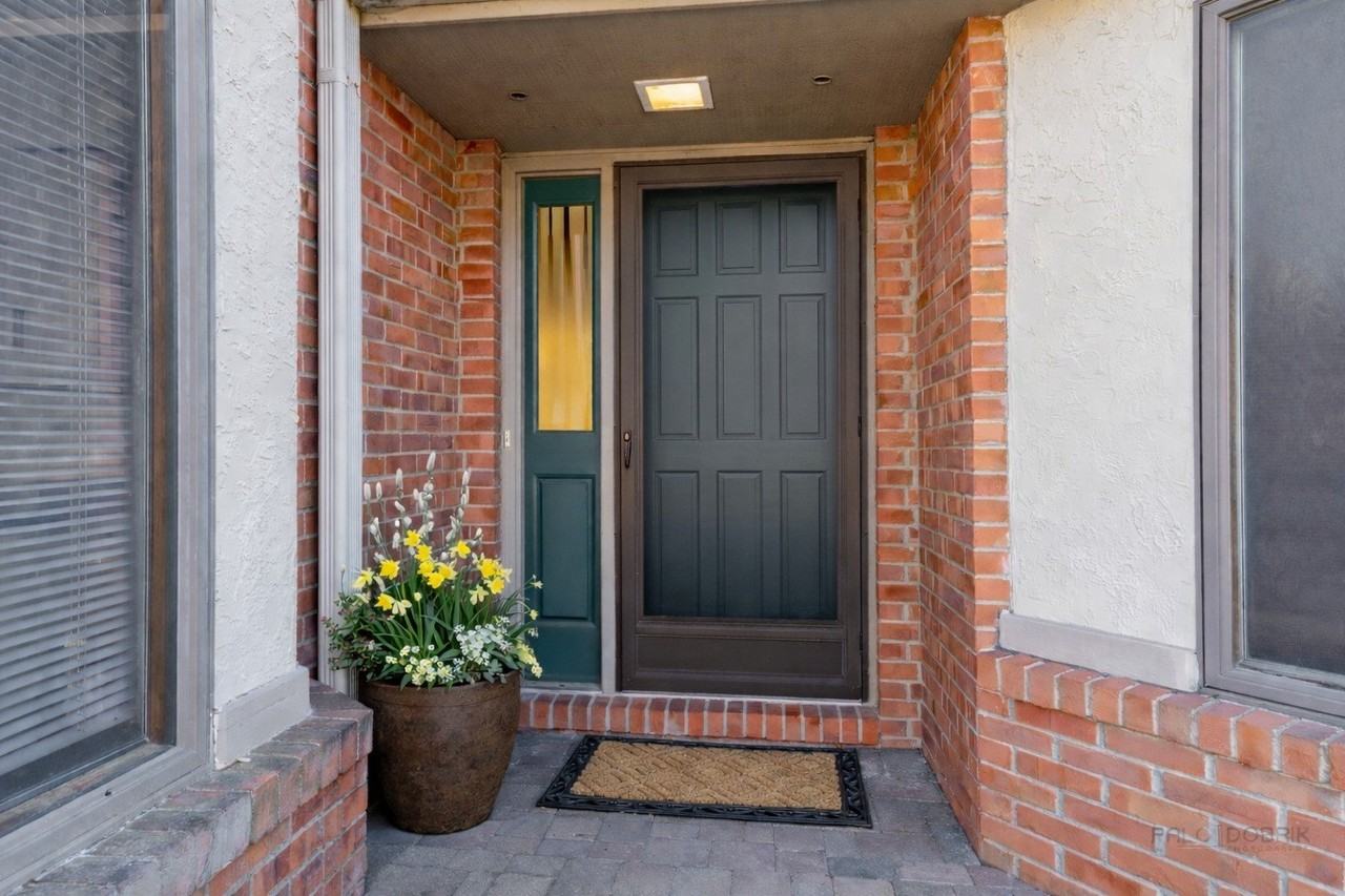 107 E Winchester Rd - Photo 2 of 22