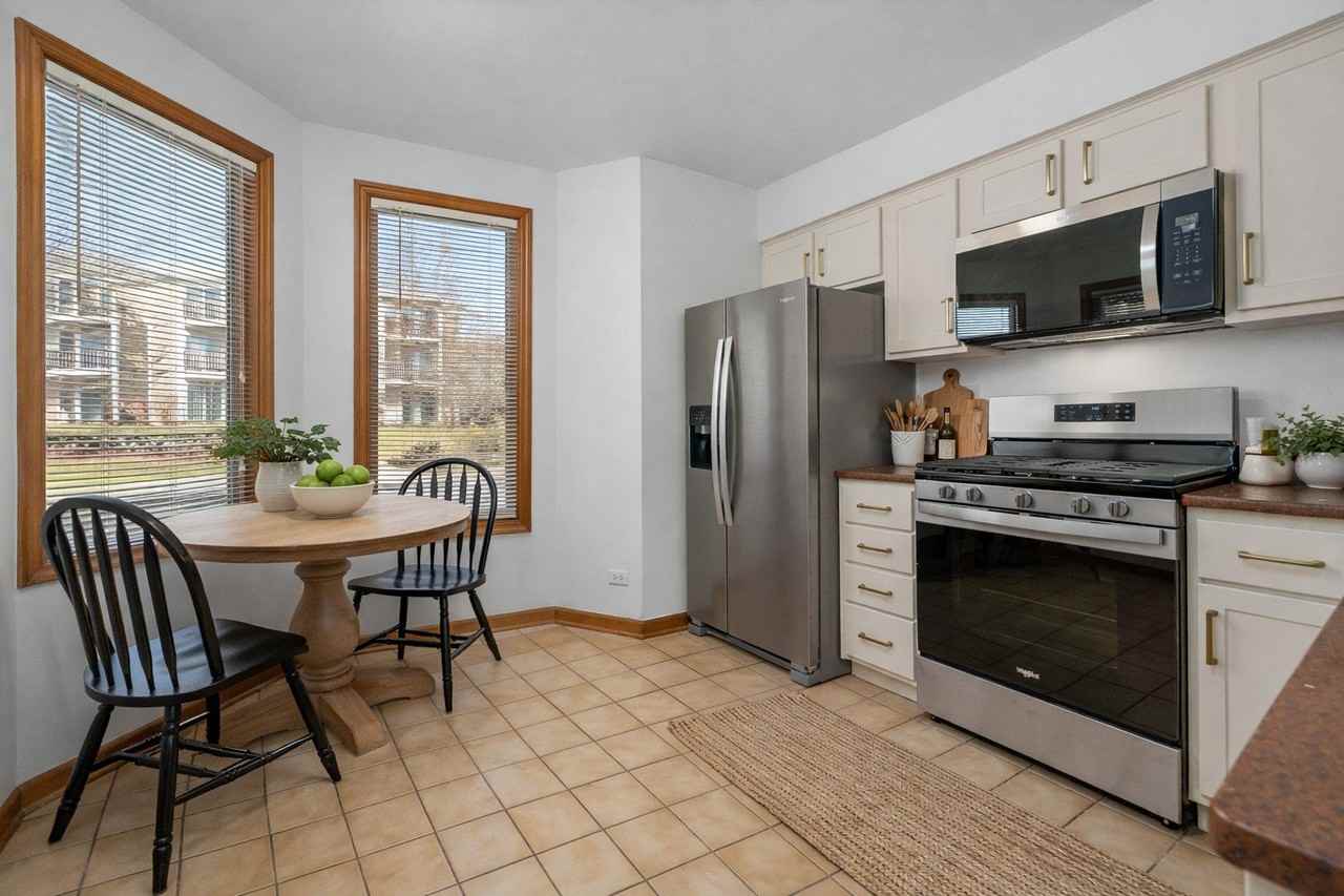 107 E Winchester Rd - Photo 5 of 22