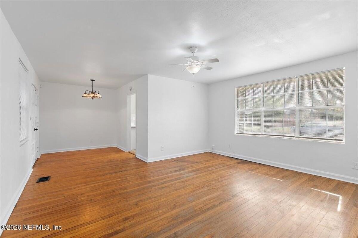 3253 Corby St - Photo 4 of 16