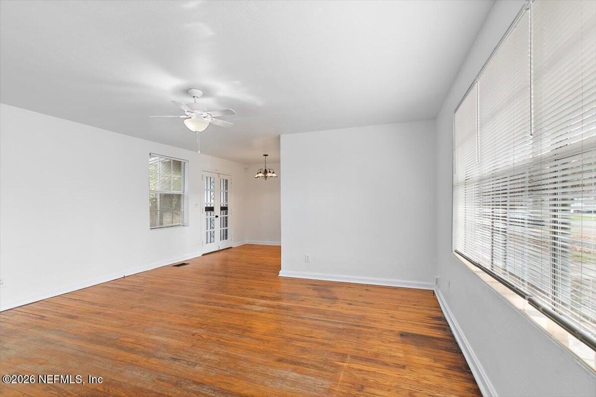 3253 Corby St - Photo 5 of 16