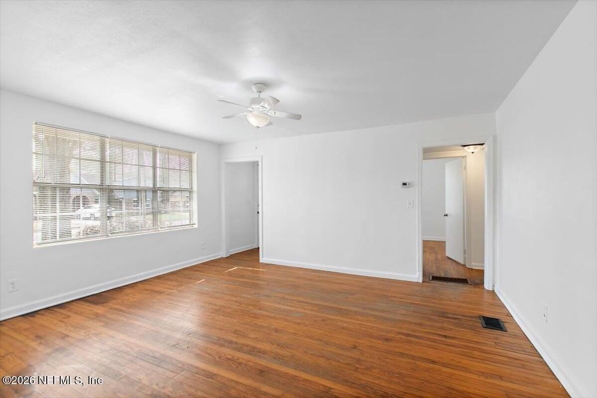 3253 Corby St - Photo 6 of 16