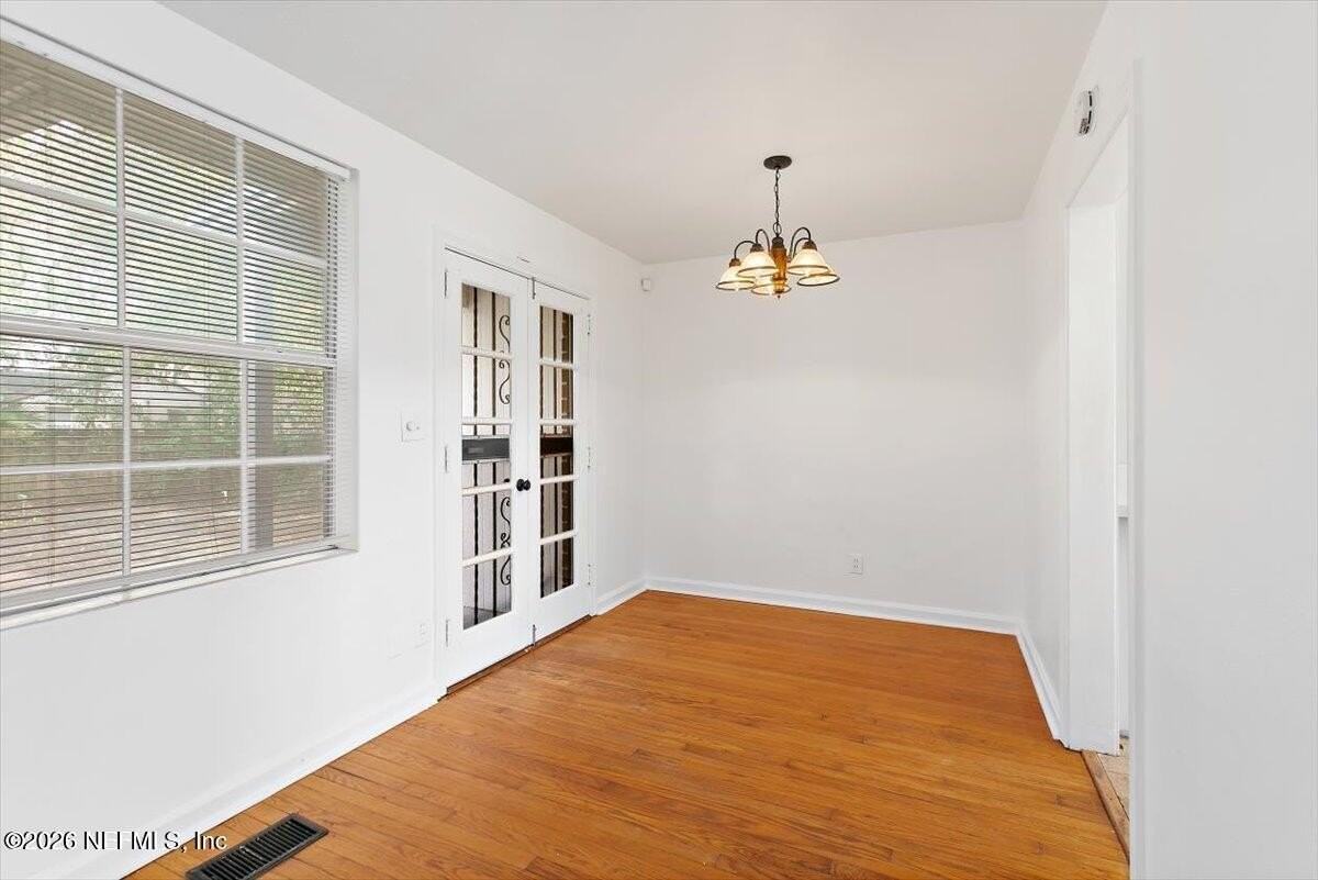 3253 Corby St - Photo 7 of 16