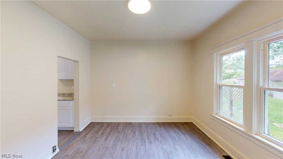 210 Perry Street unit: Front - Photo 5 of 26