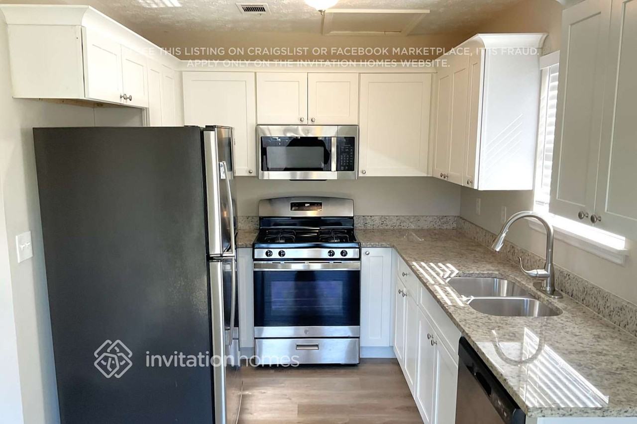 2071 W Morgans Bluff Ct - Photo 3 of 14