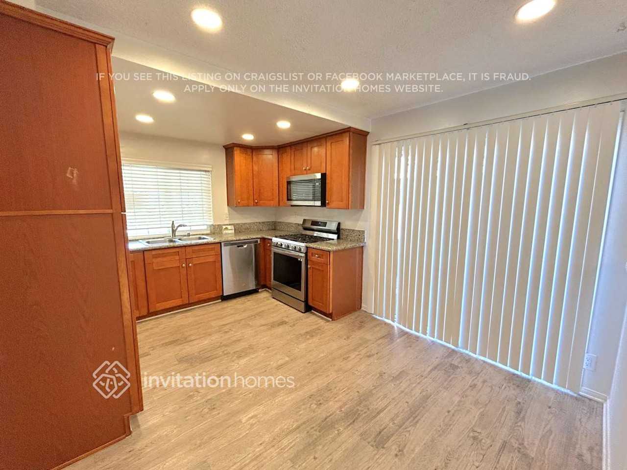 2164 Athens Ave - Photo 5 of 12