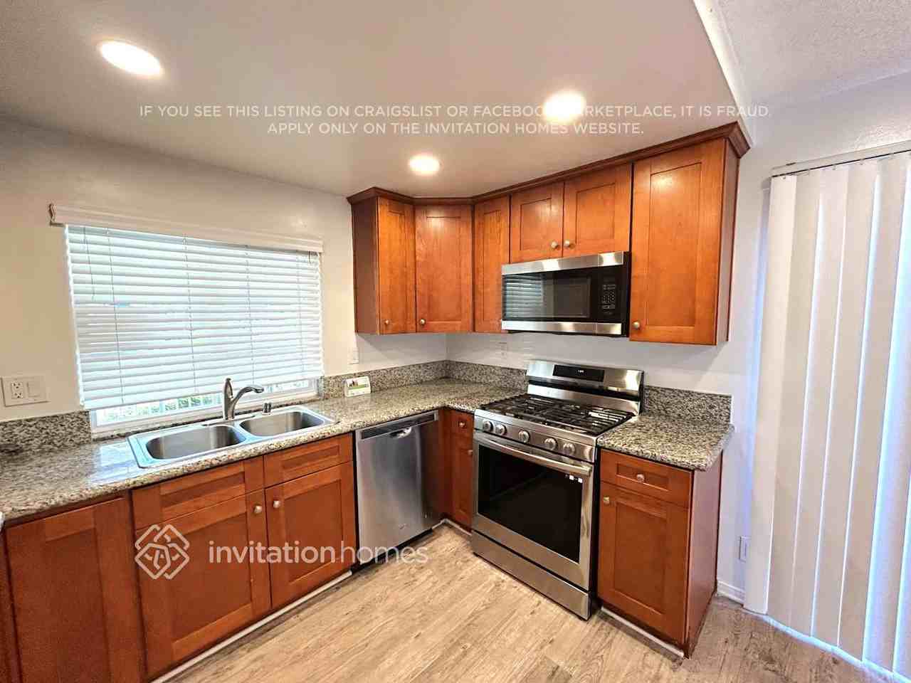 2164 Athens Ave - Photo 6 of 12