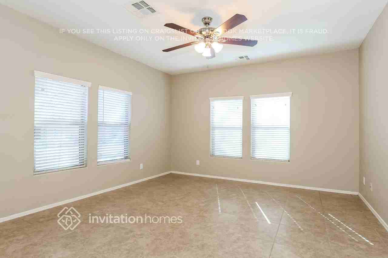 17727 W Banff Ln - Photo 4 of 18