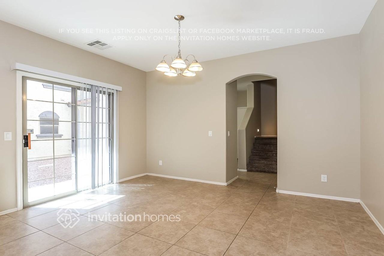 17727 W Banff Ln - Photo 6 of 18