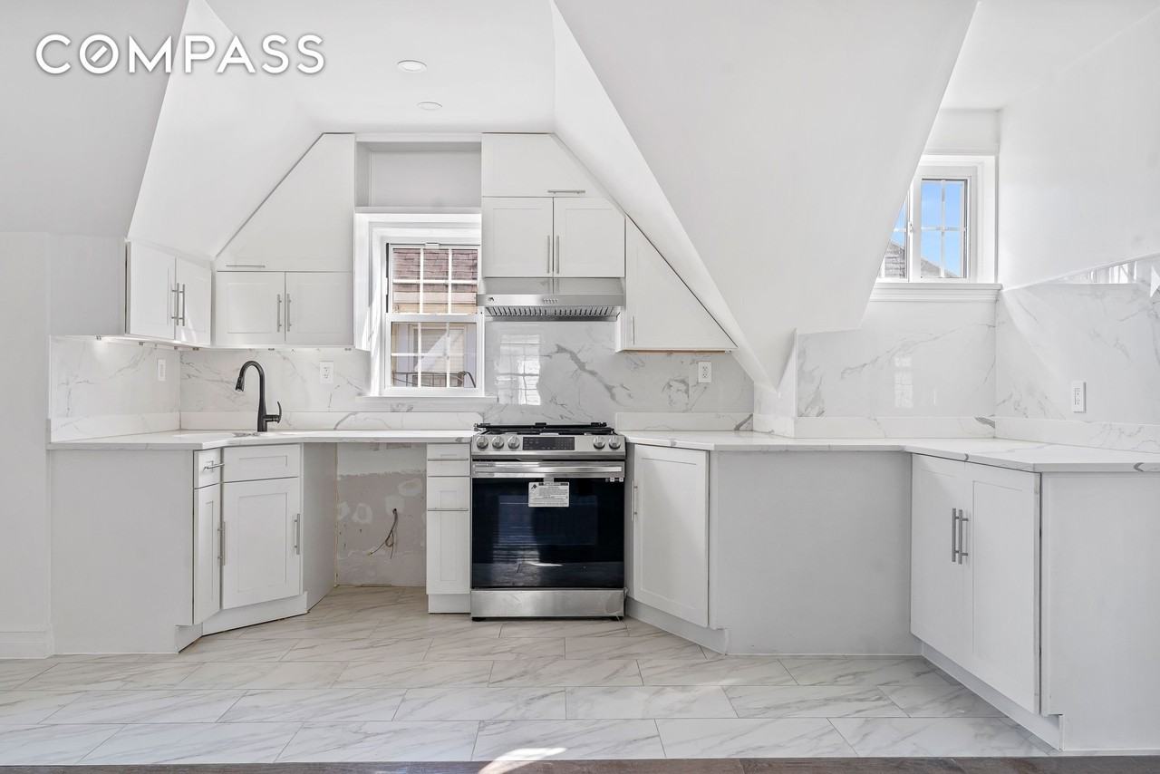 65 Bay 23rd St #3 - Photo 5 of 11