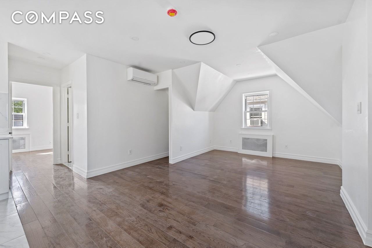 65 Bay 23rd St #3 - Photo 6 of 11