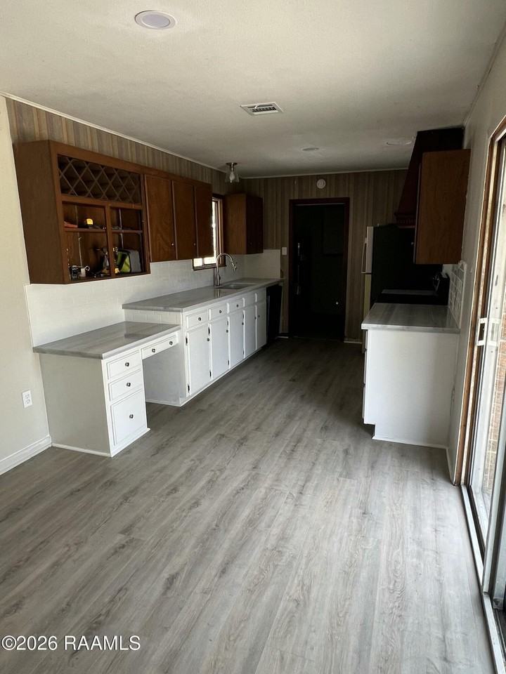 495 Mount Vernon Dr - Photo 4 of 12