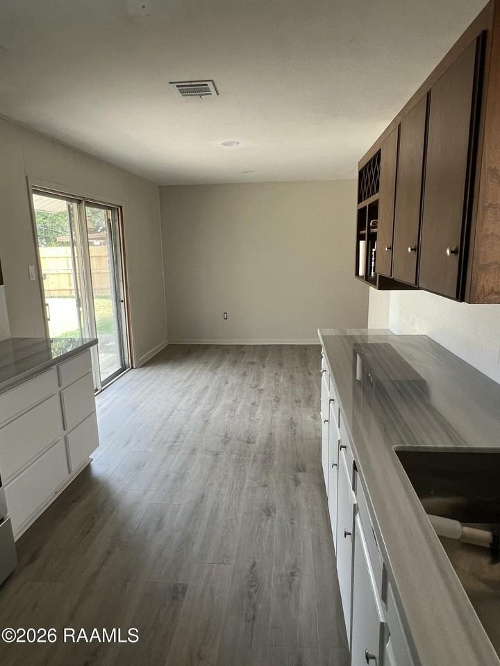 495 Mount Vernon Dr - Photo 5 of 12