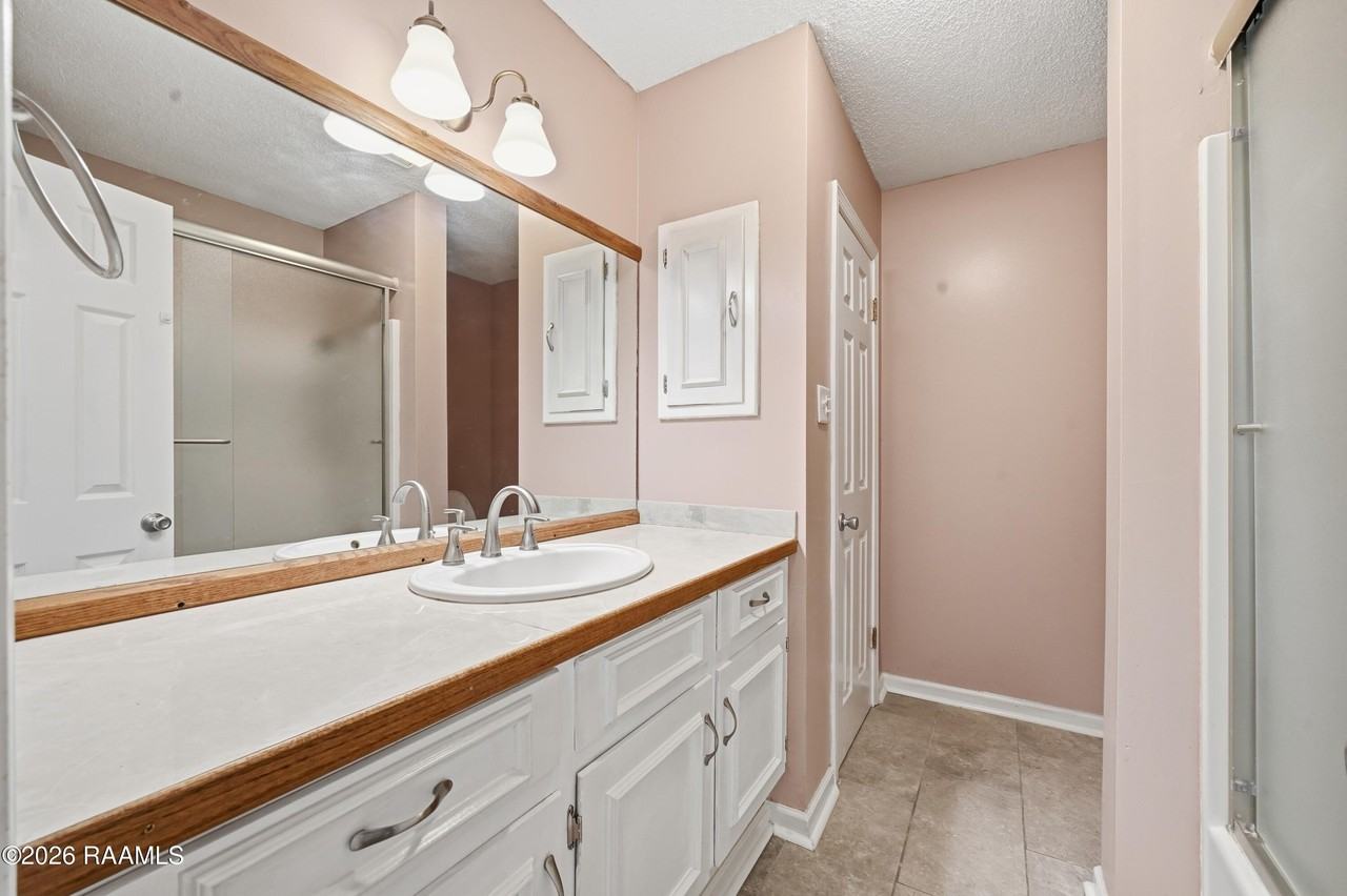 208 Sleepy Hollow Dr - Photo 7 of 17