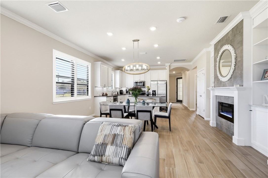 4864 Overton Cir - Photo 5 of 32