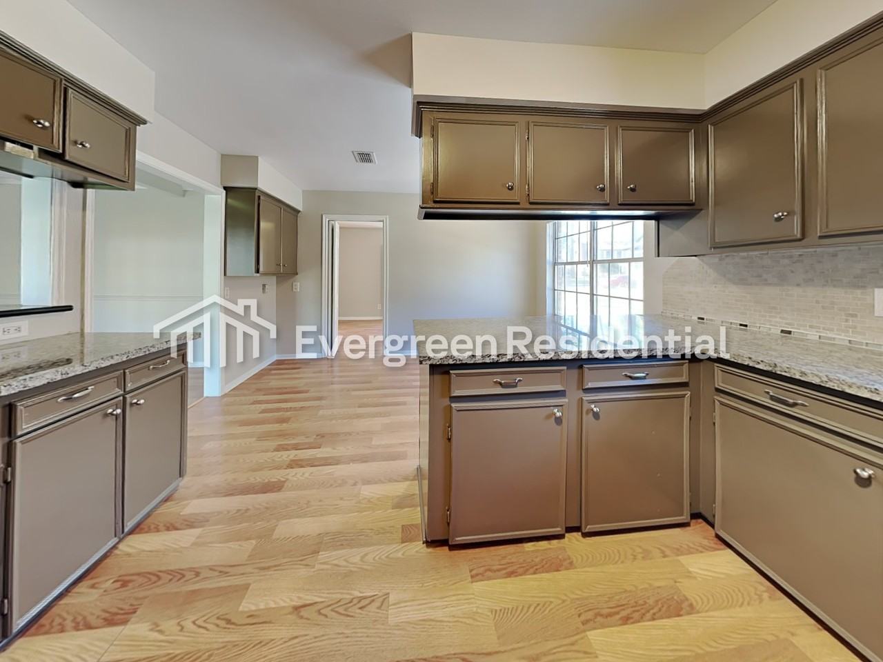 10710 Dunbrook Dr - Photo 4 of 15