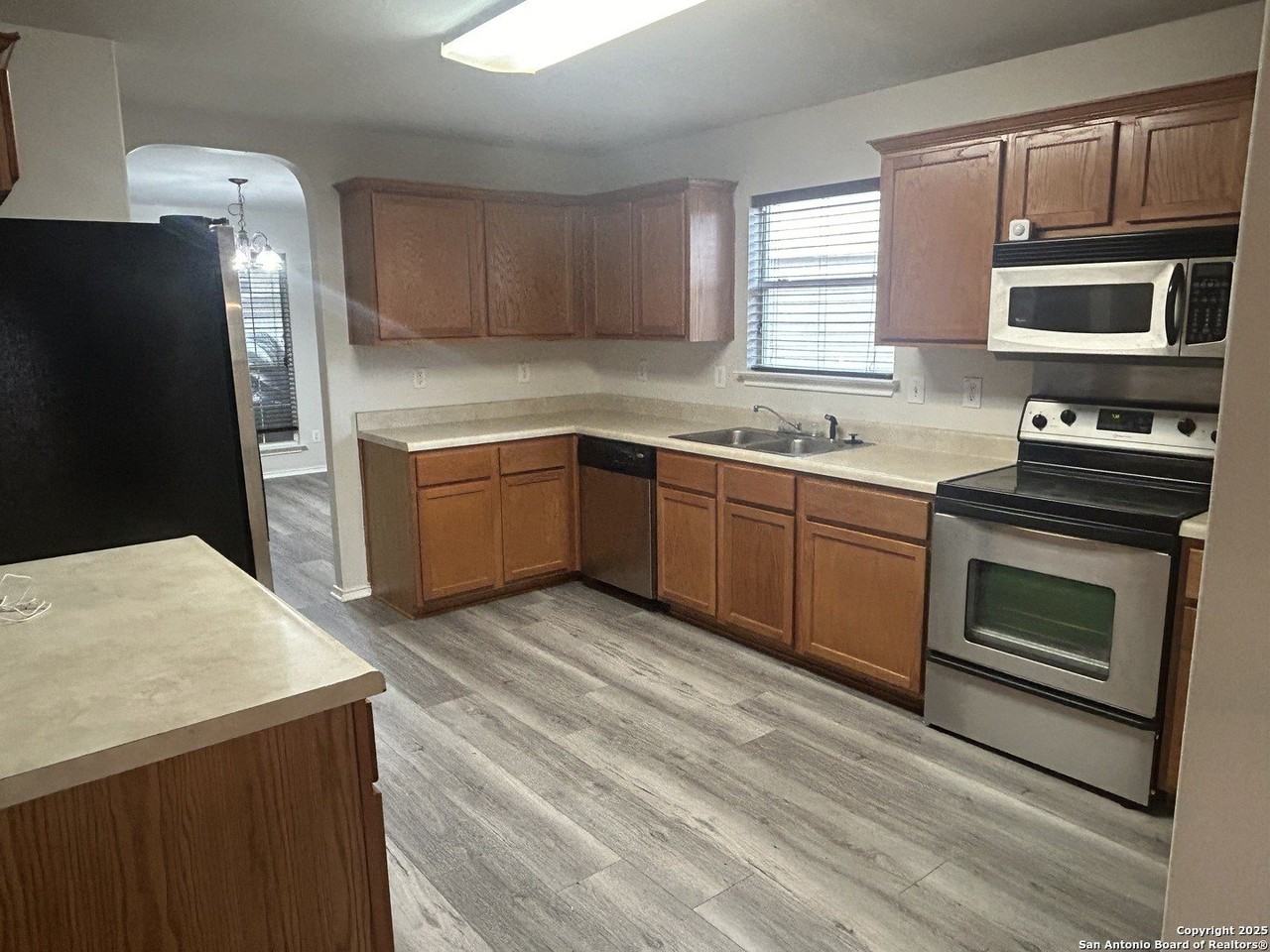 307 Lucille - Photo 2 of 18