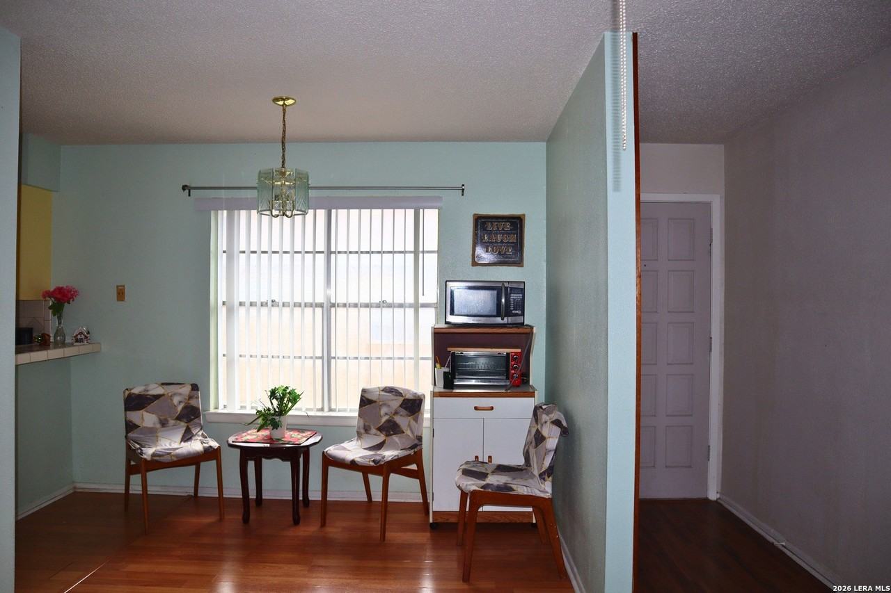 923 Vance Jackson Rd Apt 904 #904 - Photo 5 of 15