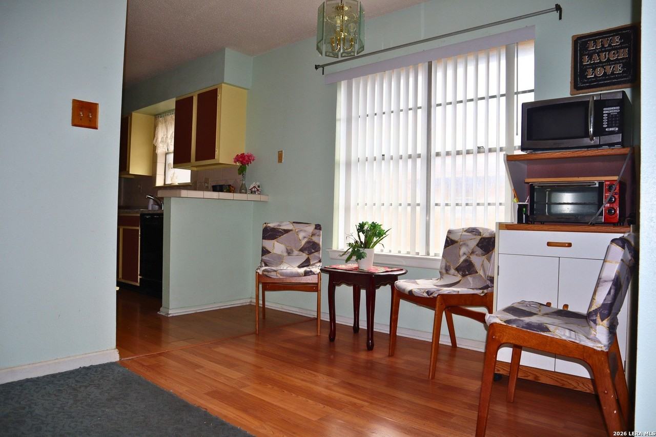 923 Vance Jackson Rd Apt 904 #904 - Photo 6 of 15