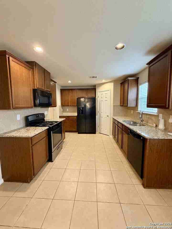 741 Clearbrook Ave - Photo 6 of 24