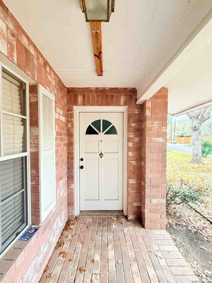 15022 Polynesian - Photo 4 of 25