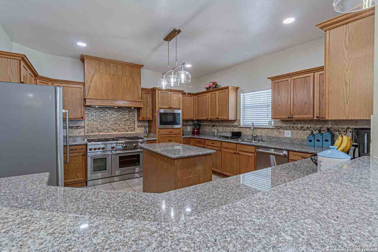 323 Shannon Ridge Dr - Photo 5 of 17