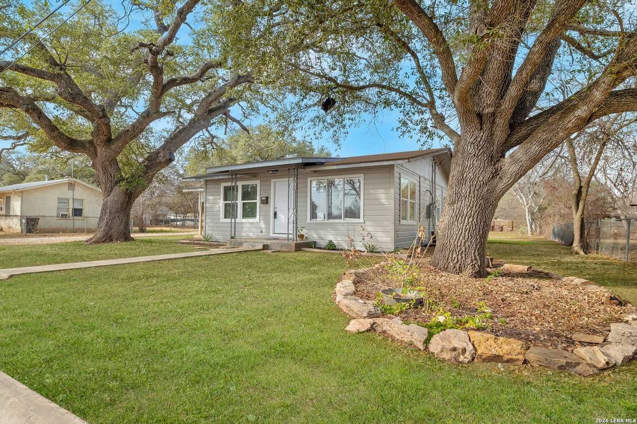 502 22nd St - Photo 2 of 20