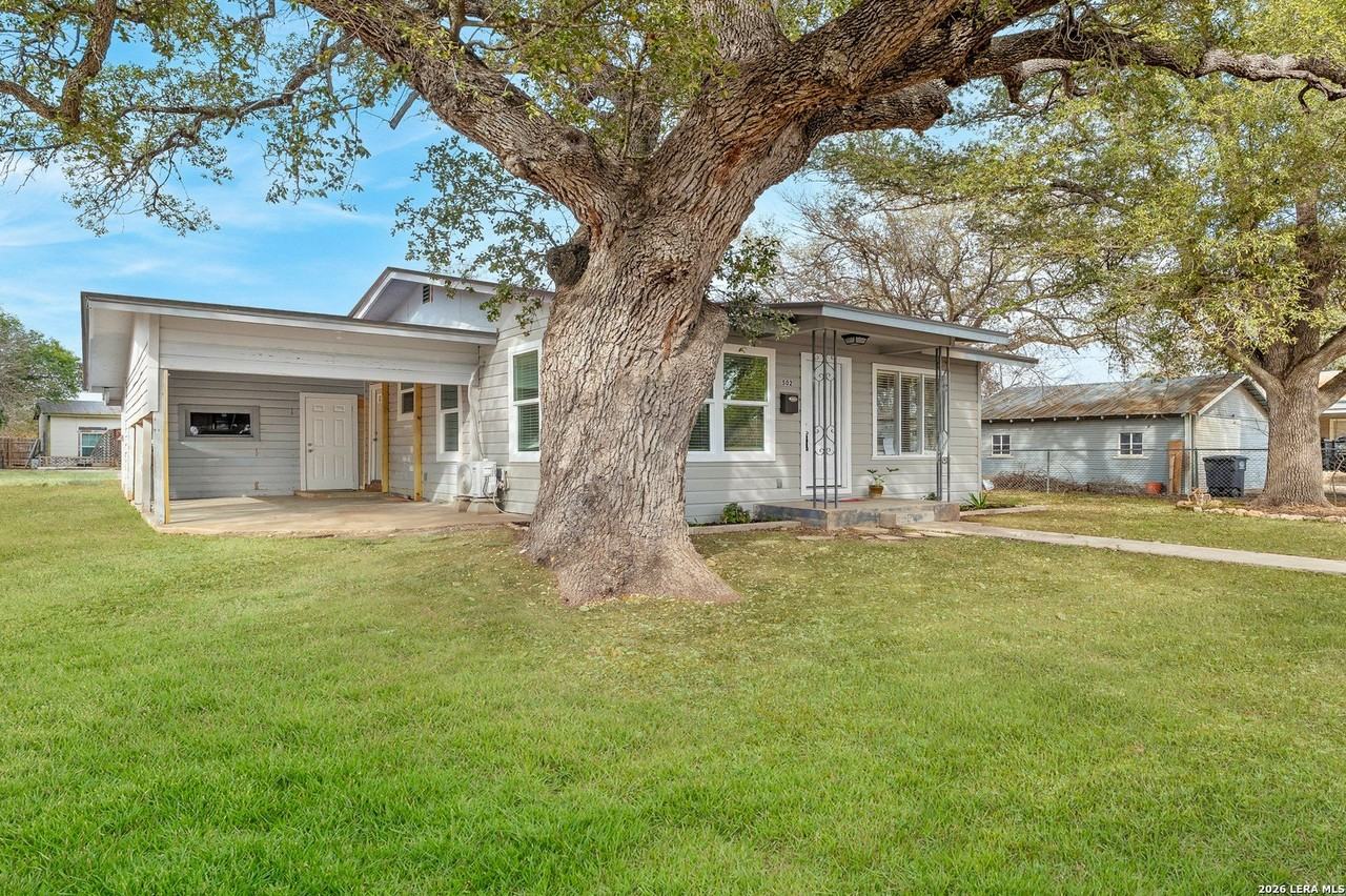 502 22nd St - Photo 3 of 20