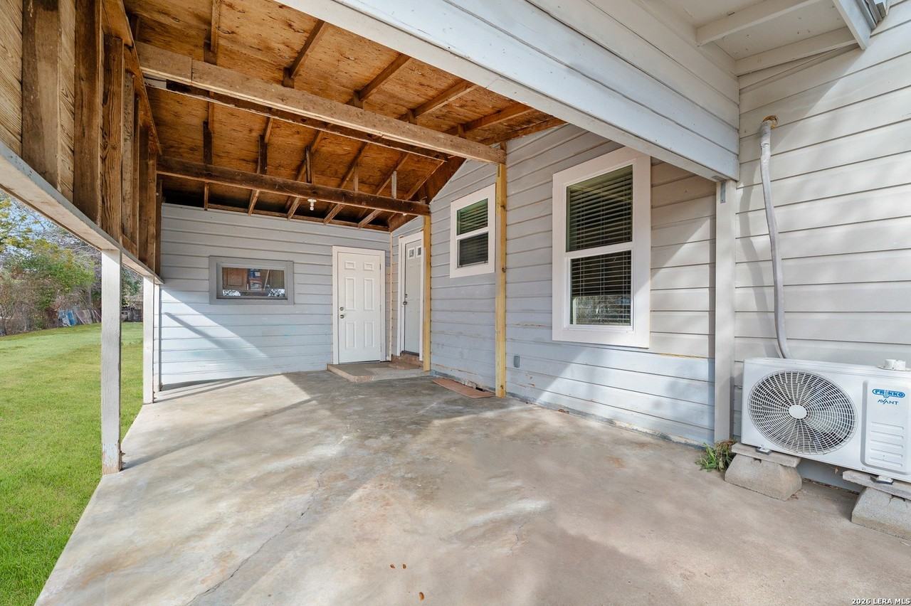 502 22nd St - Photo 4 of 20