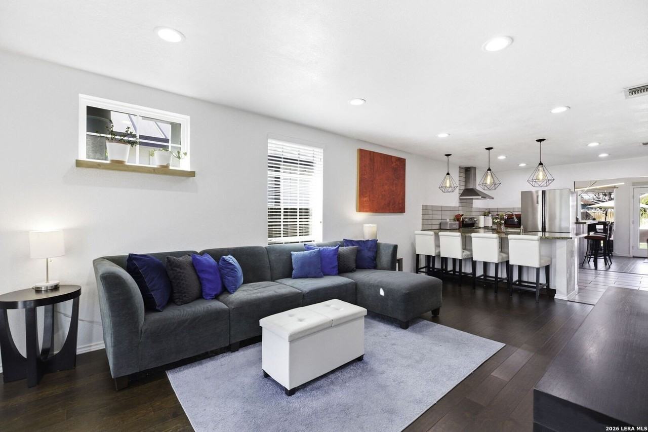 227 E Baylor - Photo 7 of 33