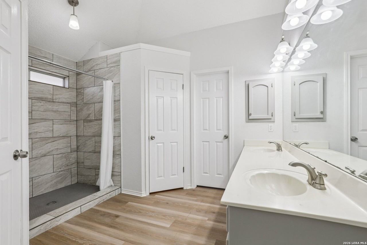 462 Lighthouse - Photo 4 of 33