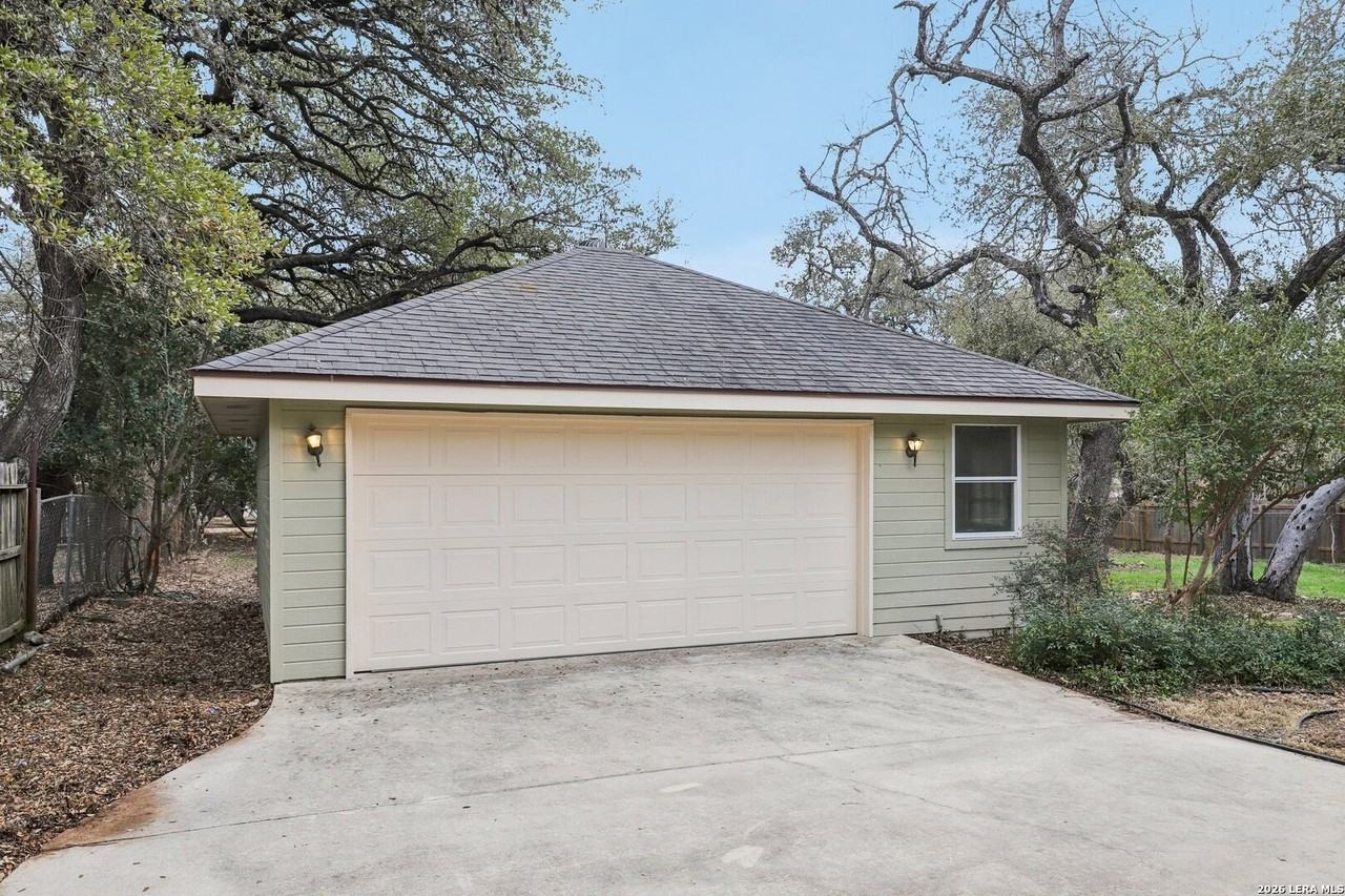 462 Lighthouse - Photo 6 of 33