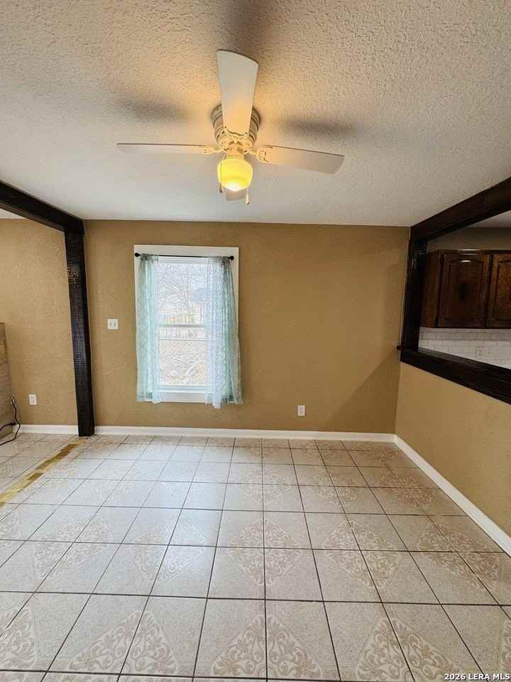 634 N San Joaquin Ave - Photo 7 of 46