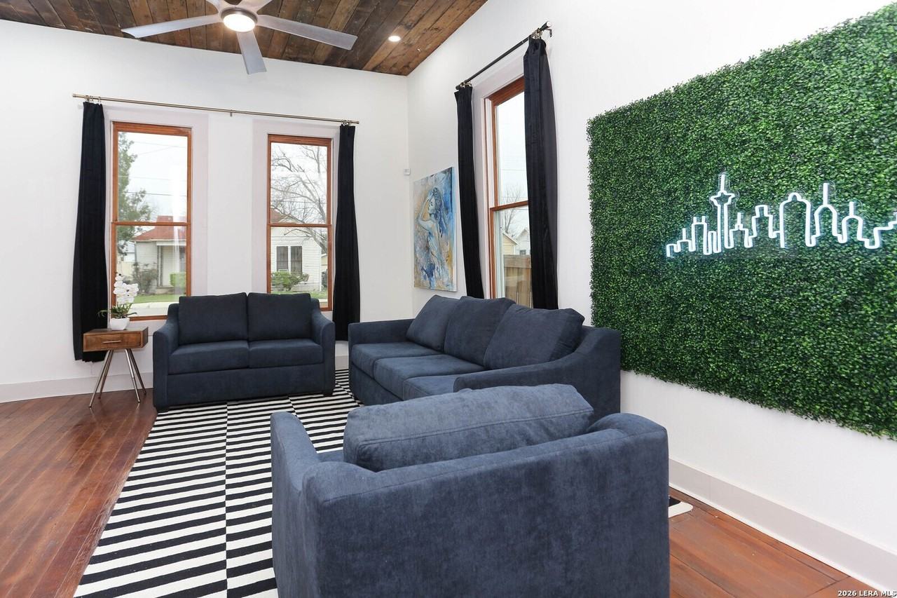 325 Montana St - Photo 6 of 46