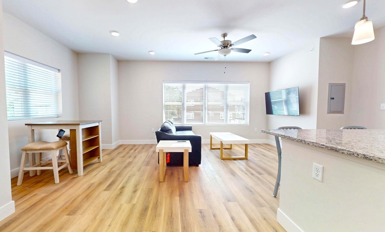 305 W Washington - Photo 4 of 23