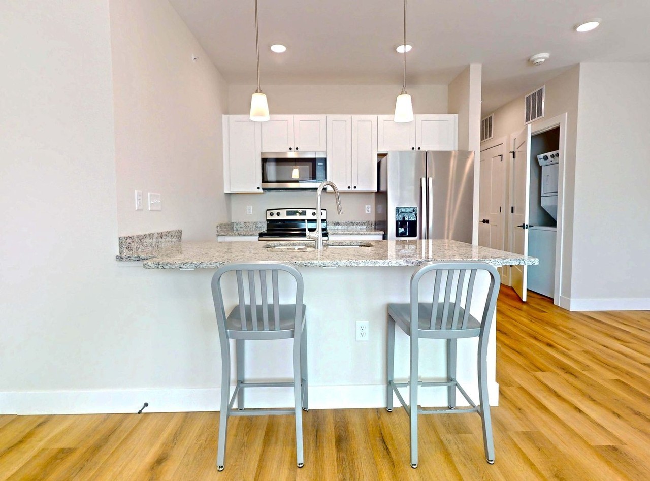 305 W Washington - Photo 5 of 23