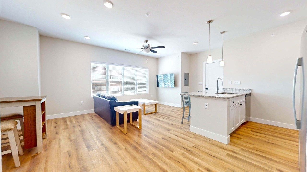 305 W Washington - Photo 6 of 23
