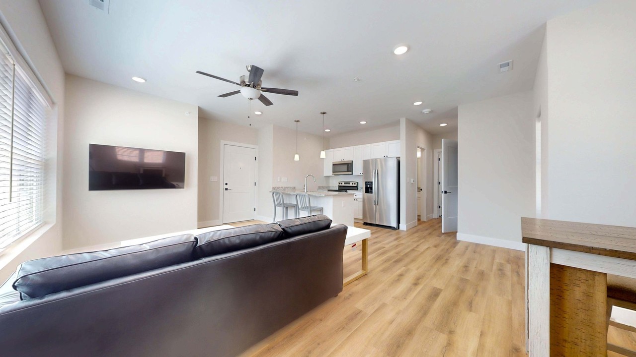 305 W Washington - Photo 7 of 23