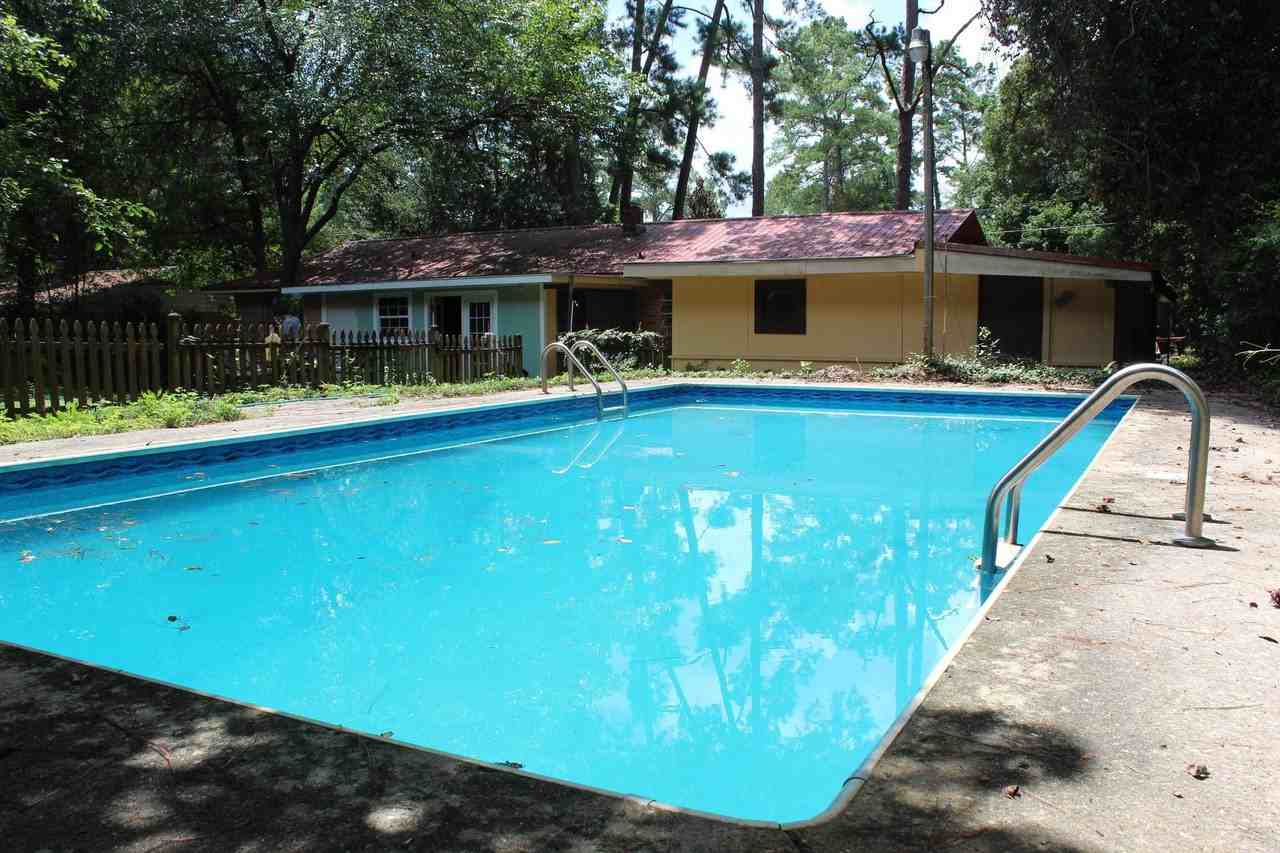 1902 Sunset Ln - Photo 3 of 24